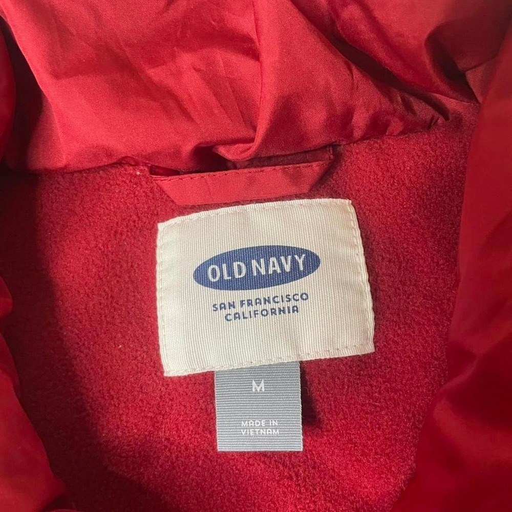 Old Navy red puffer vest with button up front and pockets size M - Picture 4 of 8